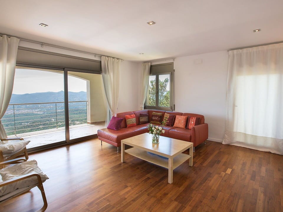 Property, Window, Furniture, Building, Azure, Wood, Textile, Interior Design, Shade