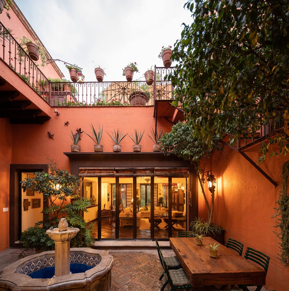 HOLT - Casa Parque Juárez Bed and Breakfast in San Miguel de Allende