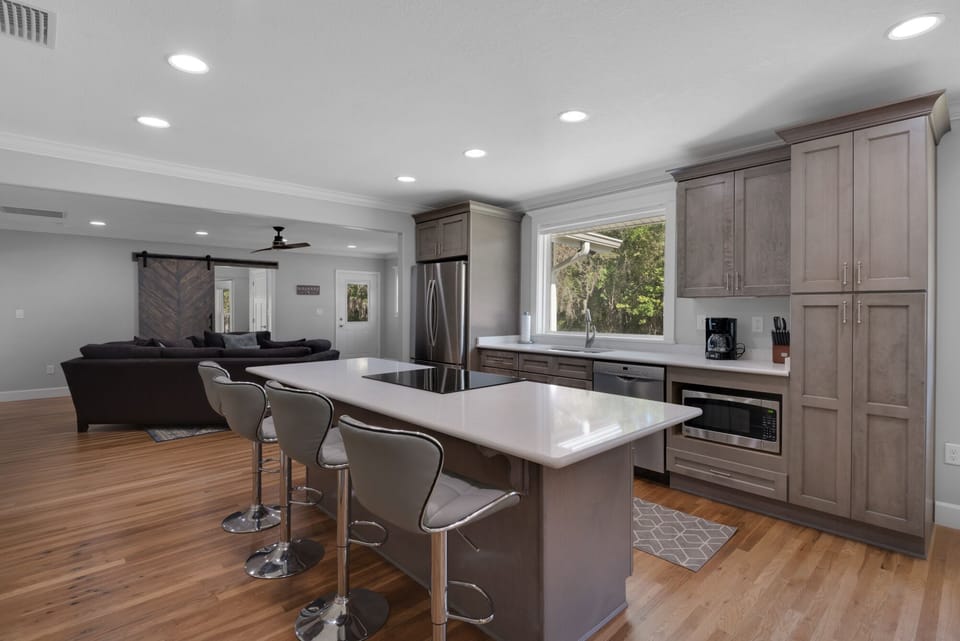 Kitchen Island/Kitchen.