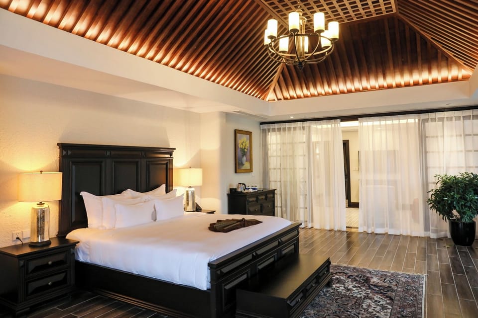 Grand Suite | Minibar, in-room safe, desk, laptop workspace
