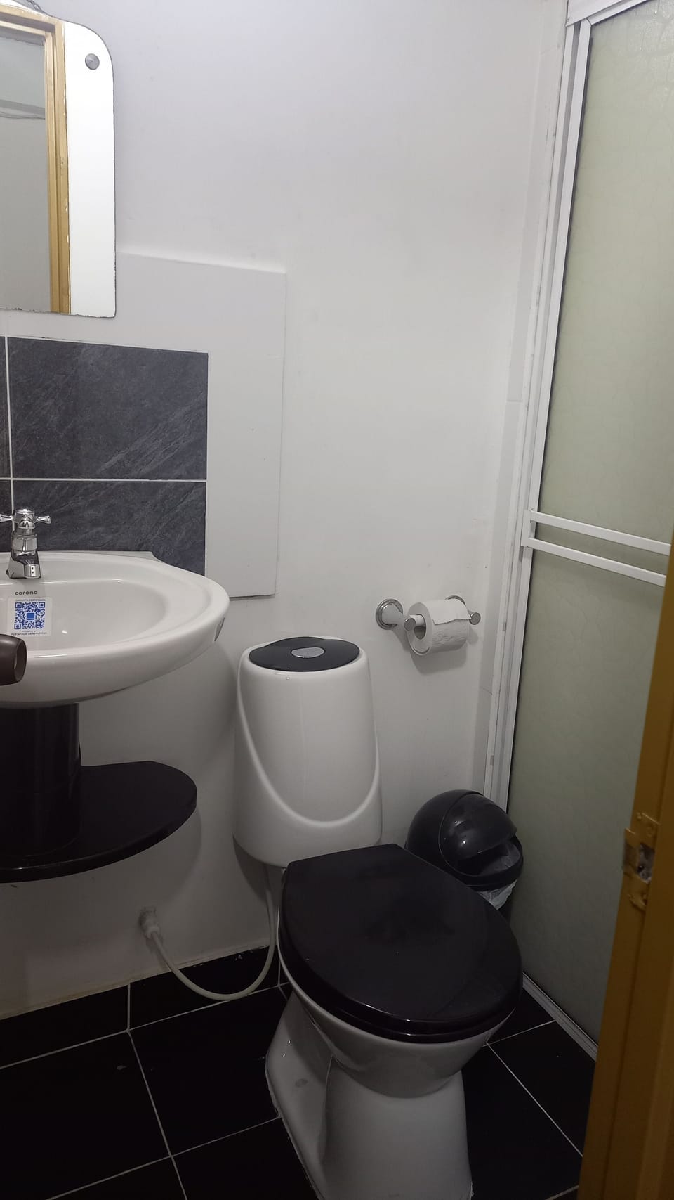 Economy Double Room | Bathroom | Shower, free toiletries, towels, soap