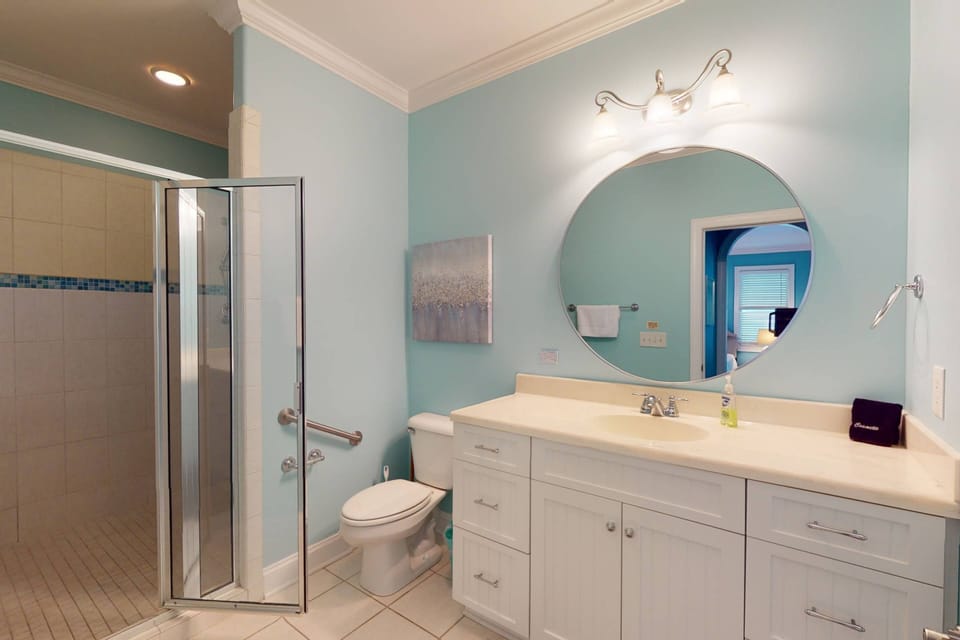 Second floor owner's ensuite with walk-in shower