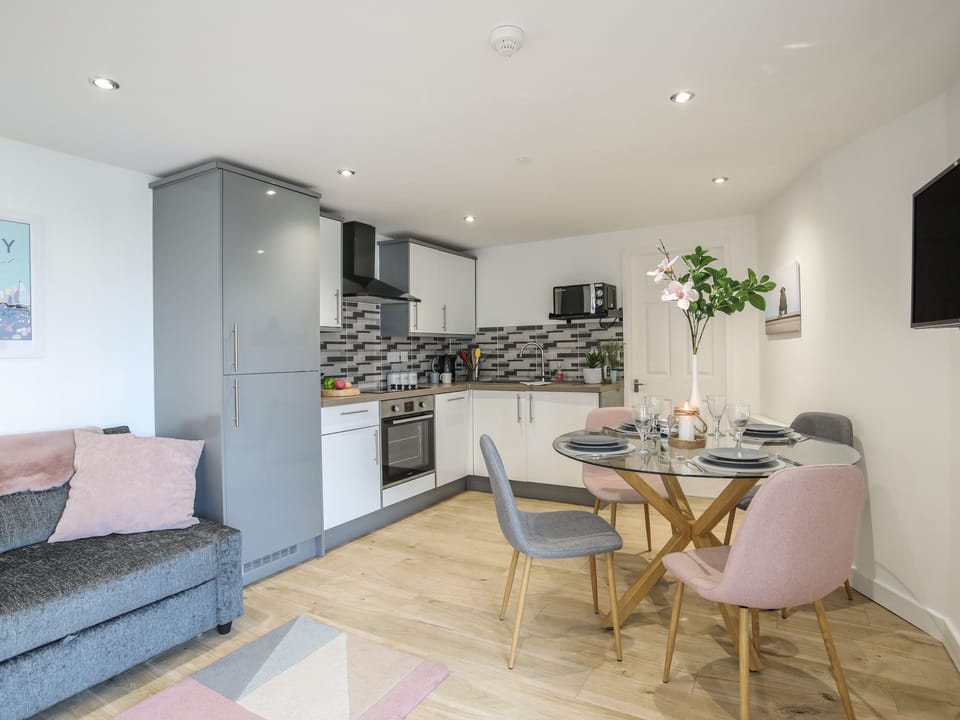 Cottage | Private kitchen | Fridge, microwave, dishwasher, cookware/dishes/utensils