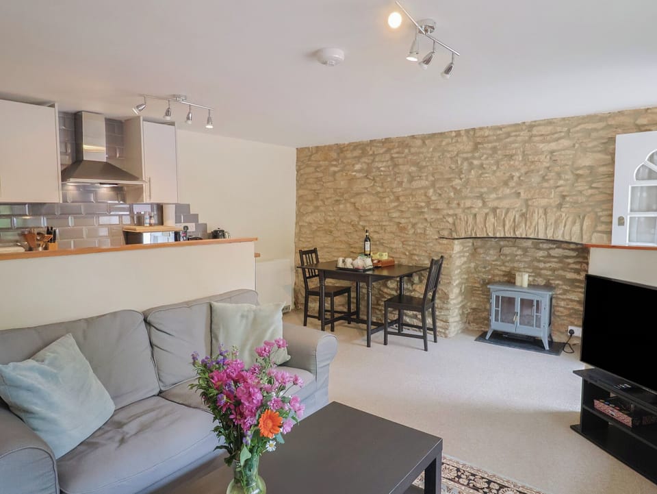 Cottage | Living area | Fireplace