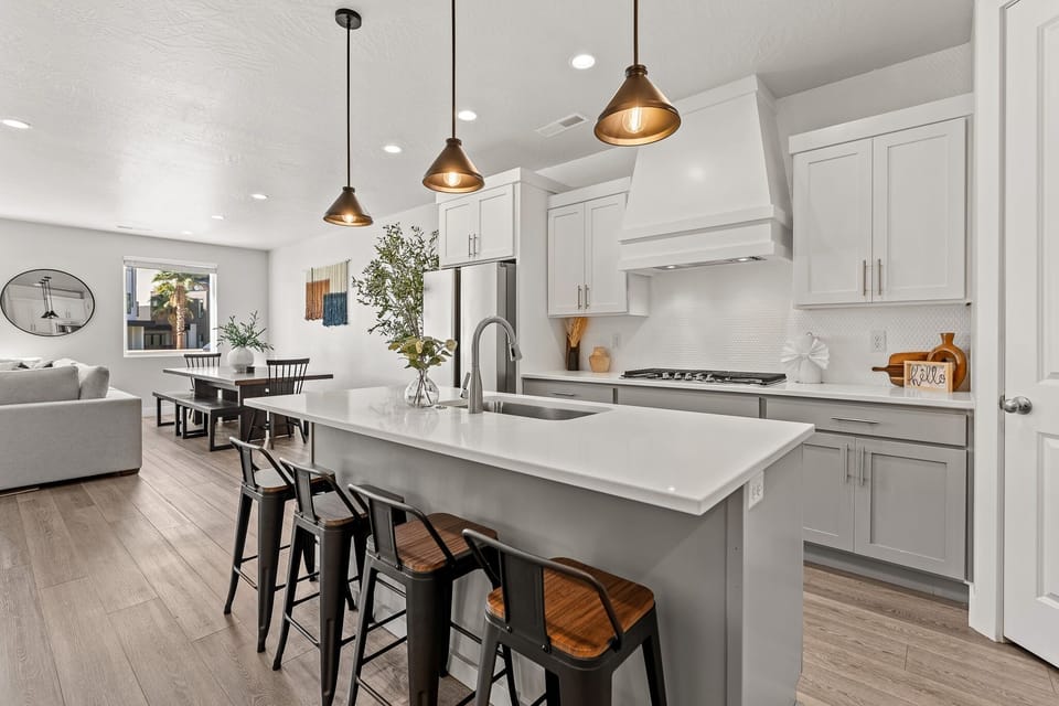 Townhome, 5 Bedrooms | Private kitchen | Fridge, oven, coffee/tea maker, toaster