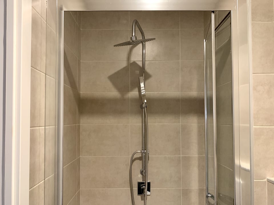 Basic Studio | Bathroom | Hair dryer, bidet, towels