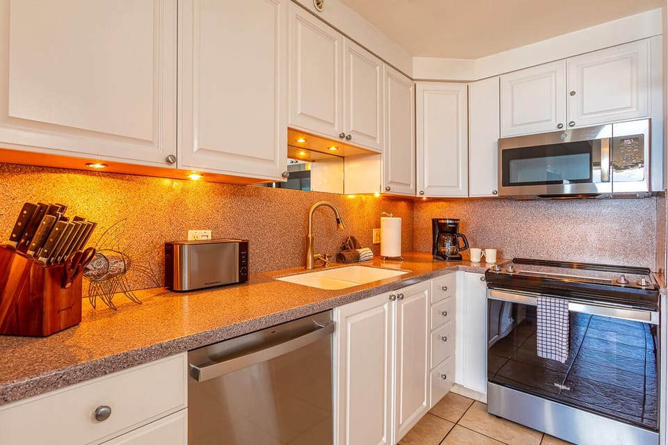 Fully equipped kitchen with all the home chef should need