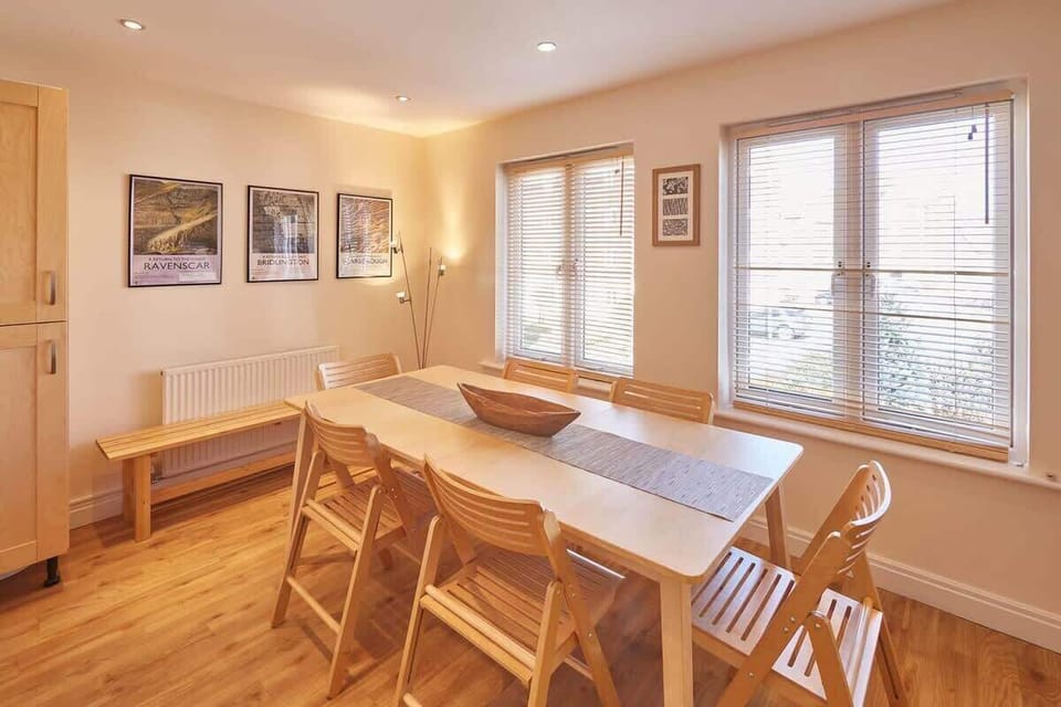 The Scuttlebutt Townhouse, Whitby - Host & Stay