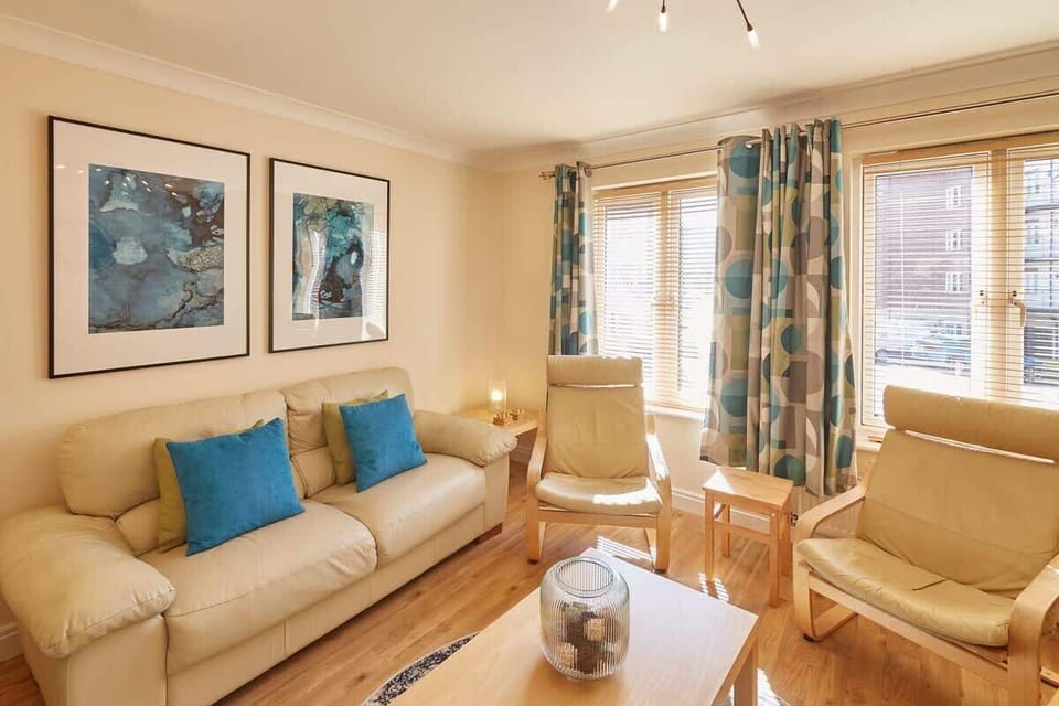 The Scuttlebutt Townhouse, Whitby - Host & Stay