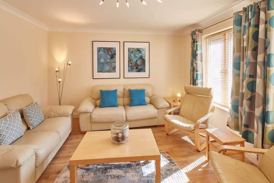 The Scuttlebutt Townhouse, Whitby - Host & Stay