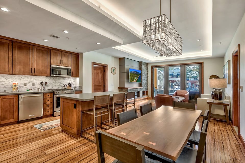 Condo, 3 Bedrooms | Private kitchen | Fridge, microwave, oven, dishwasher