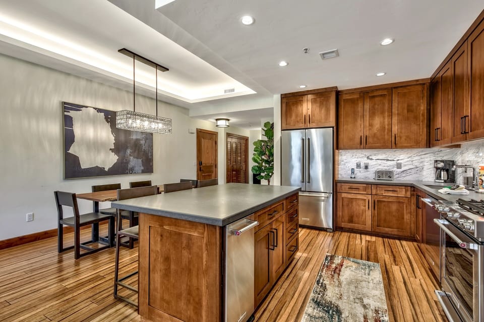 Condo, 3 Bedrooms | Private kitchen | Fridge, microwave, oven, dishwasher