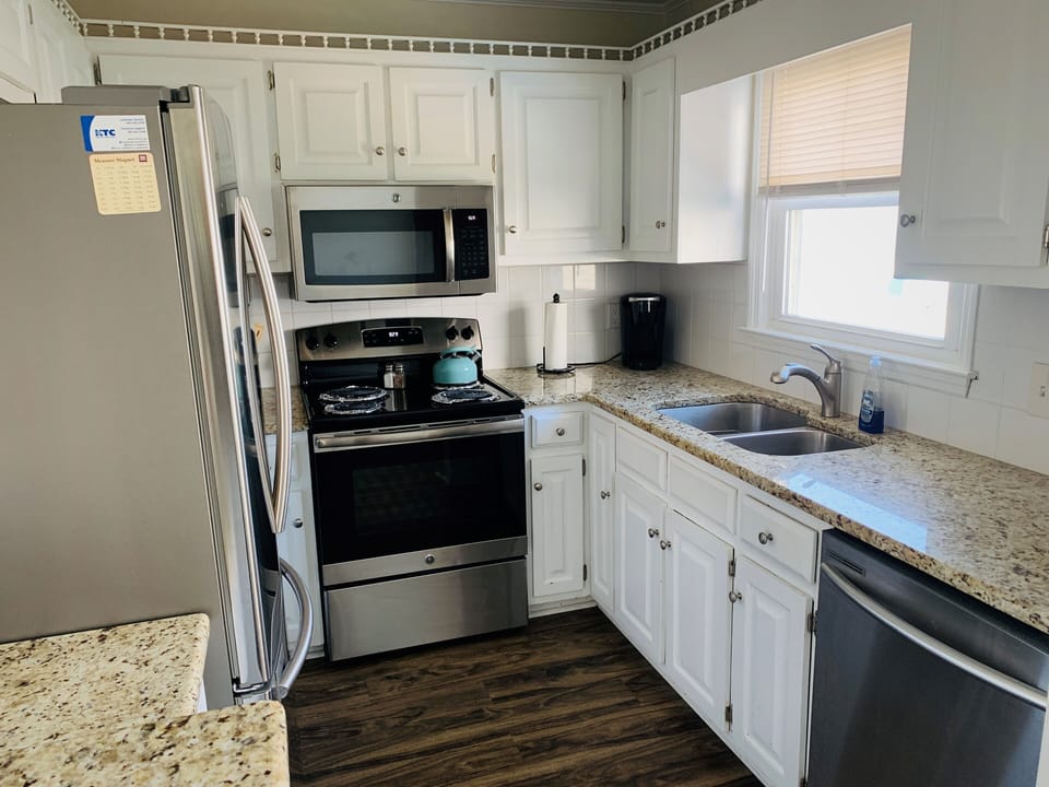 Kitchen with view of the pier 