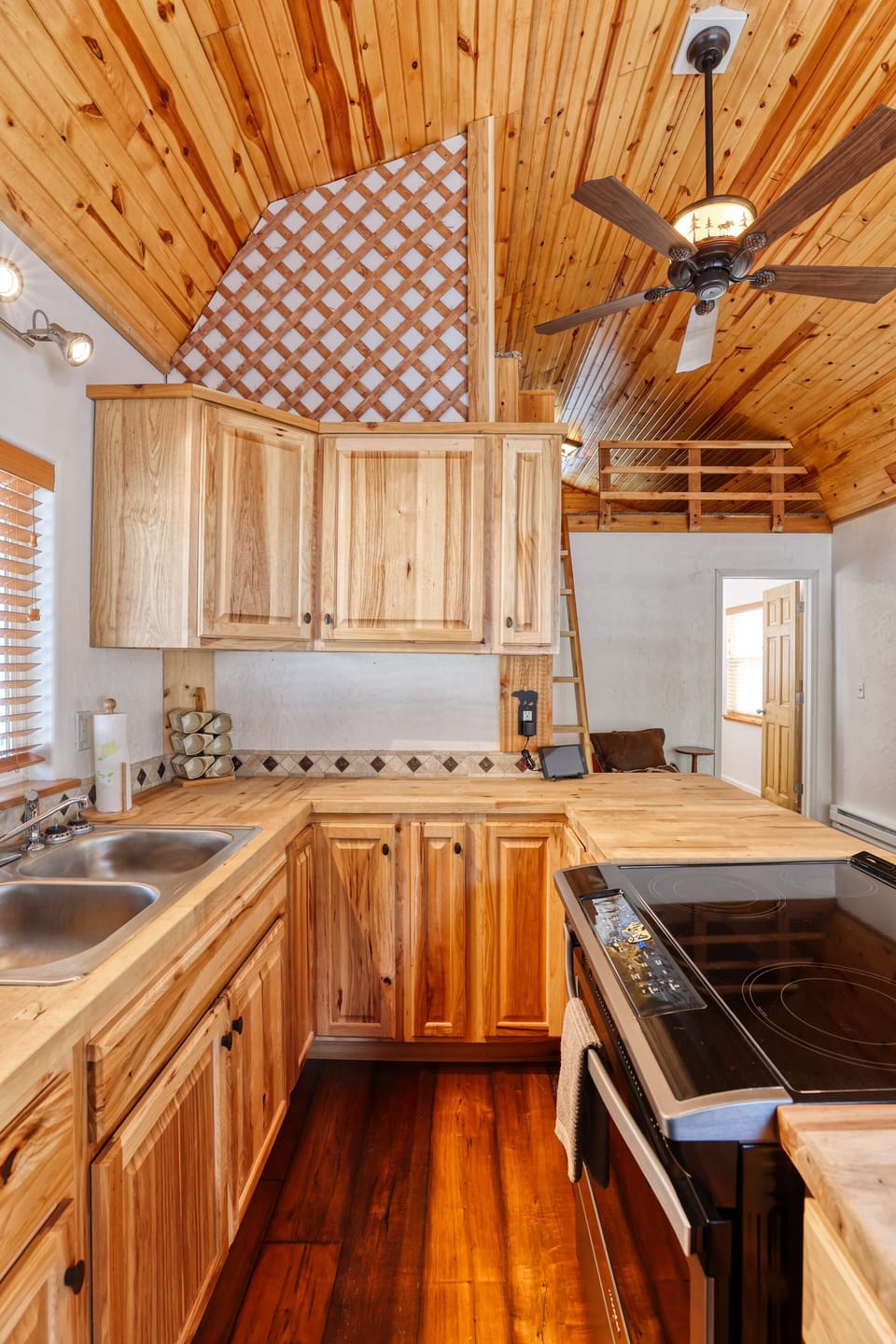 Here is another view of the fully furnished kitchen.