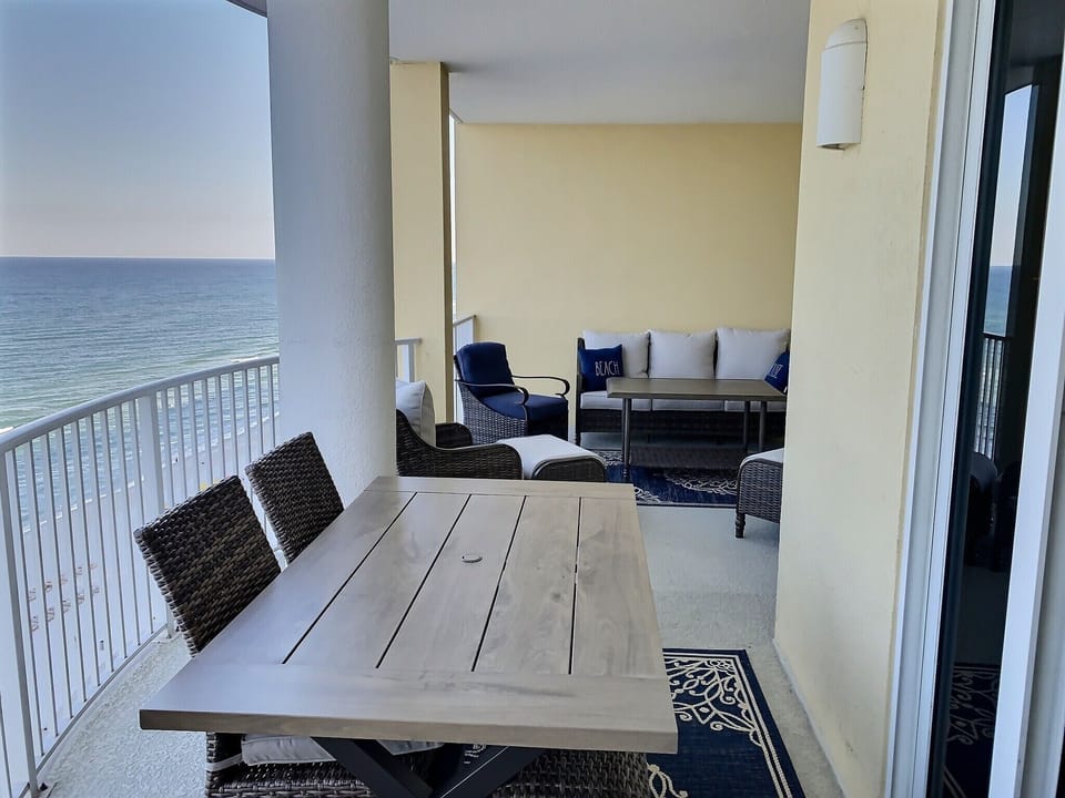 Outdoor dining space for 10