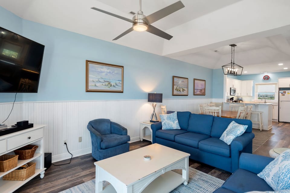 SP2A: Somerset's Lighthouse l Top Level Living Area