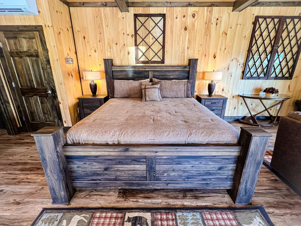 Studio King Bedroom.  Perfect for a couples get away to relax & enjoy the views.