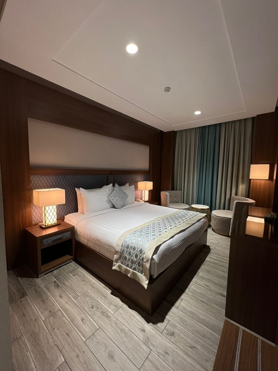 Suite, Two bedrooms And Living Room 6 persons | In-room safe, soundproofing, free WiFi, bed sheets