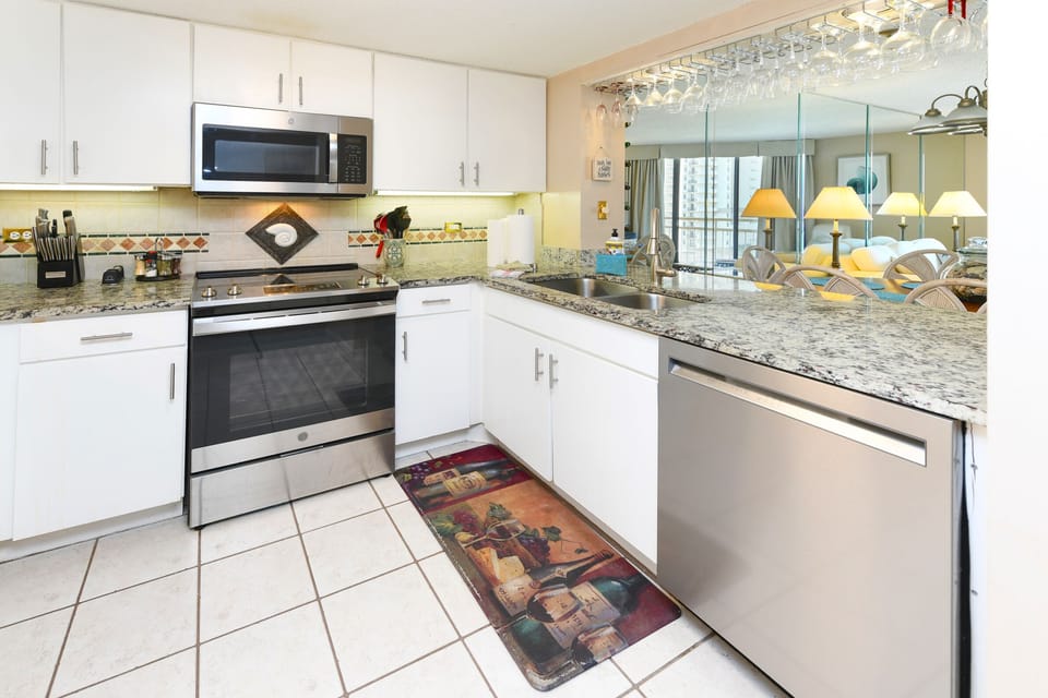 Completely Furnished Full Size Kitchen, granite top, stainless steel appliances