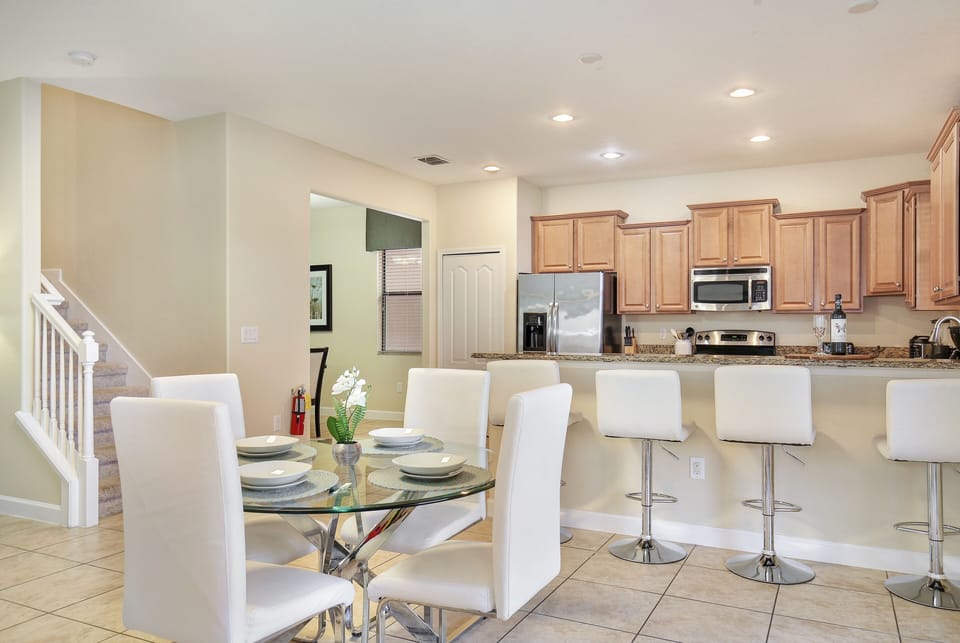 Breakfast Bar & Small Dining
