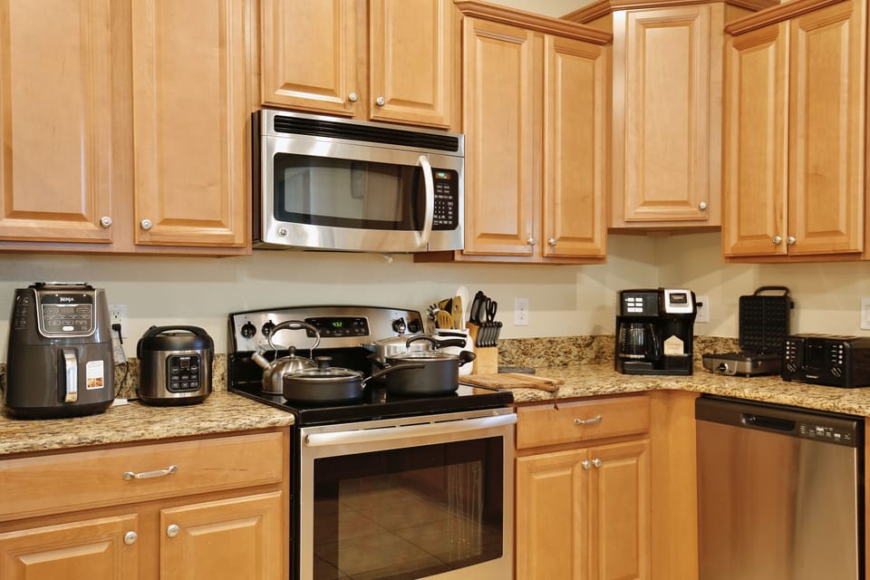 Ninja Air Fryer, Rice Cooker, Coffee Maker, Waffle Maker, Blender, Toaster