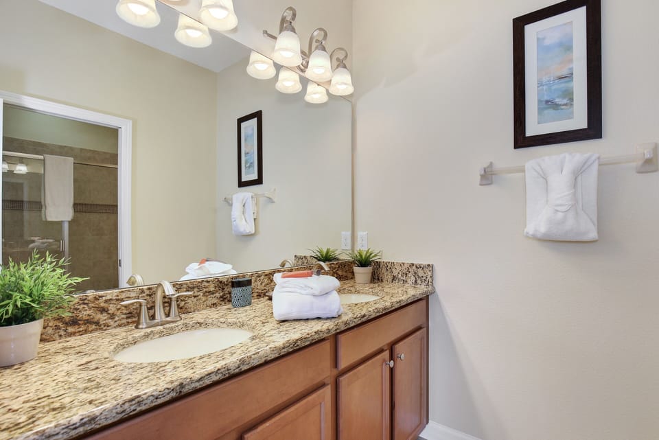 LL Master Suite 1 bathroom