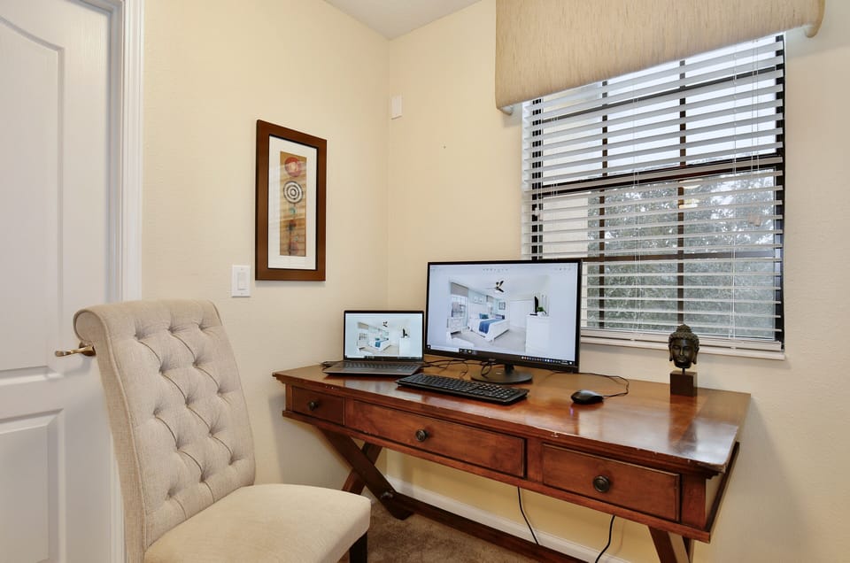UL Office area with big monitor, mouse, keypad and laptop plug in cable