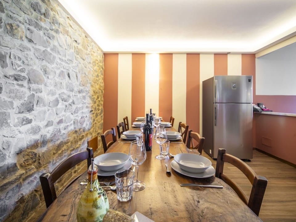 Table, Furniture, Building, Chair, Tableware, Wood, Interior Design, Comfort, Flooring, Floor