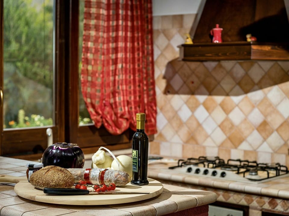 Table, Window, Bottle, Plant, Interior Design, Textile, Wood, Tableware, Tablecloth, Drinkware