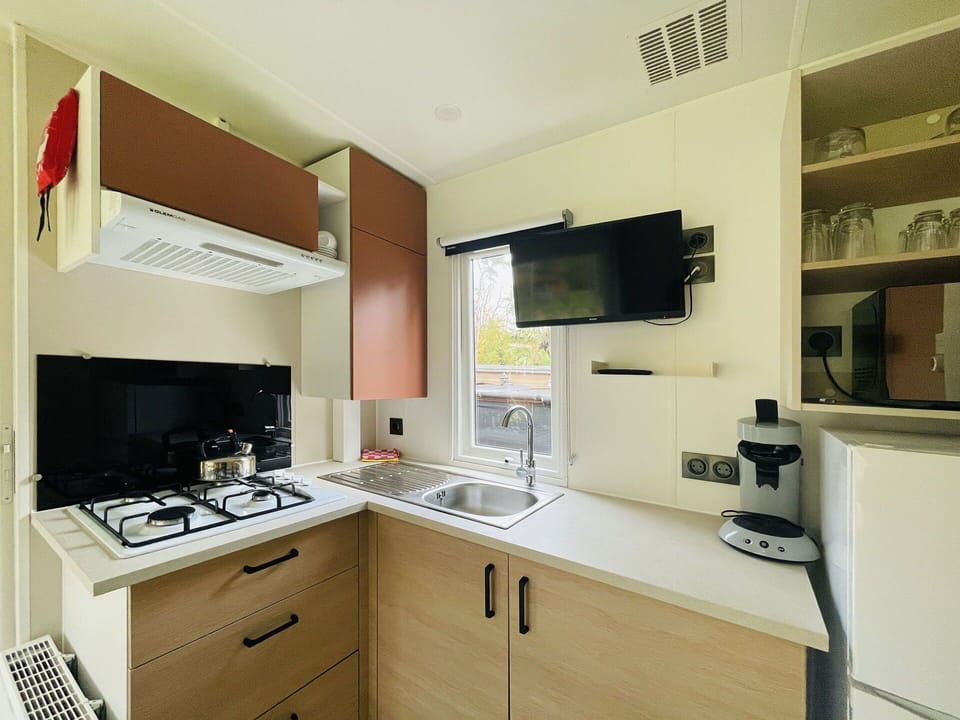 Kitchen, Countertop, Kitchen Appliance, Major Appliance, Sink, Kitchen Stove, Plumbing Fixture, Cabinetry, Stove, Gas Stove