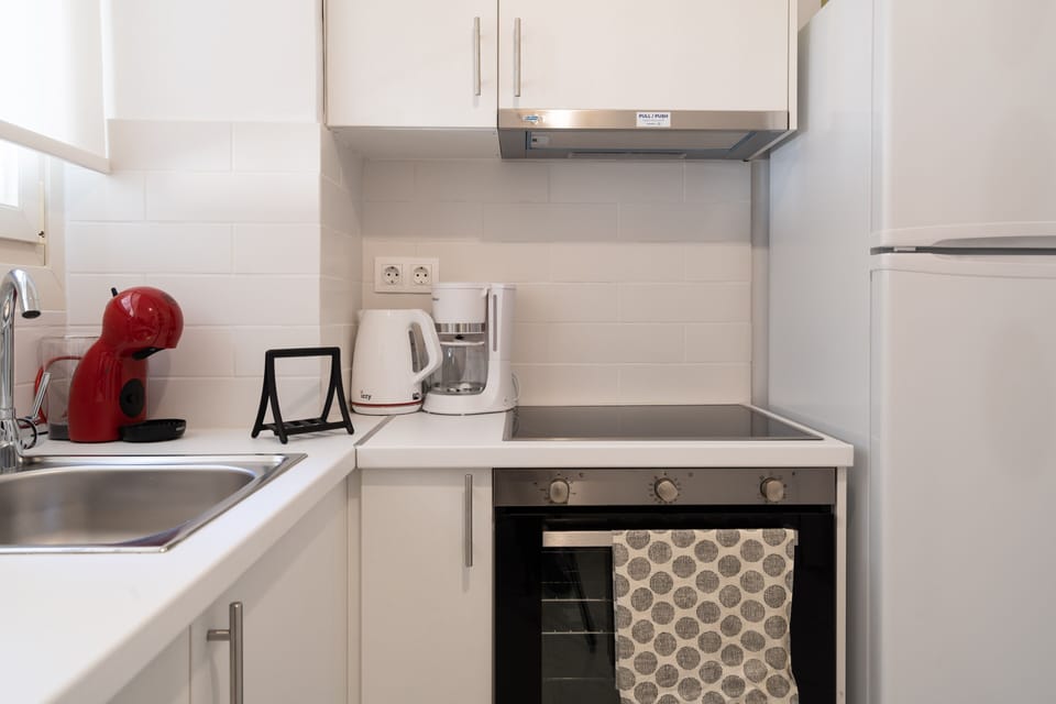 Superior Apartment | Private kitchen | Full-size fridge, microwave, oven, stovetop