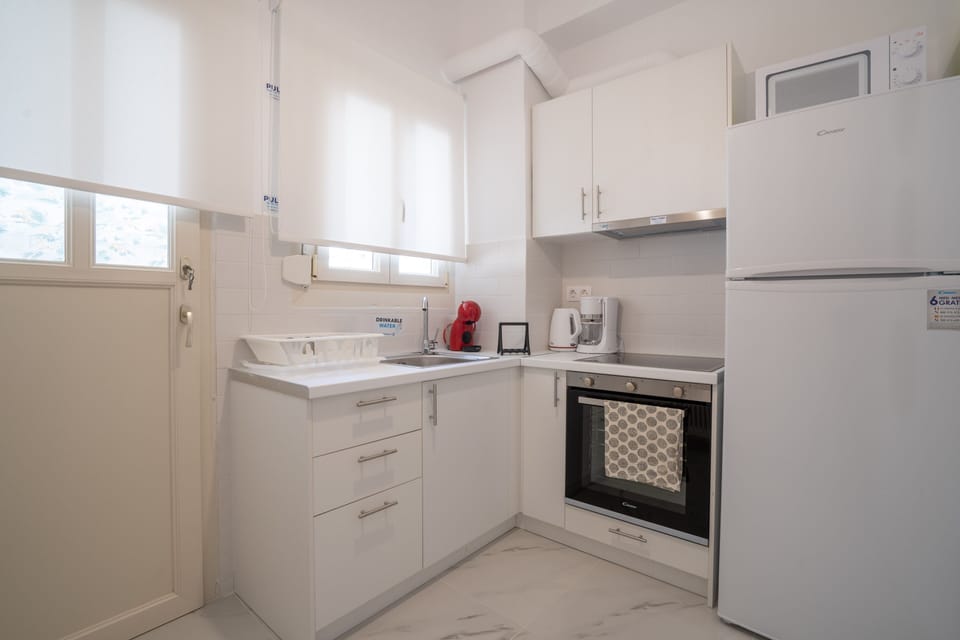Superior Apartment | Private kitchen | Full-size fridge, microwave, oven, stovetop