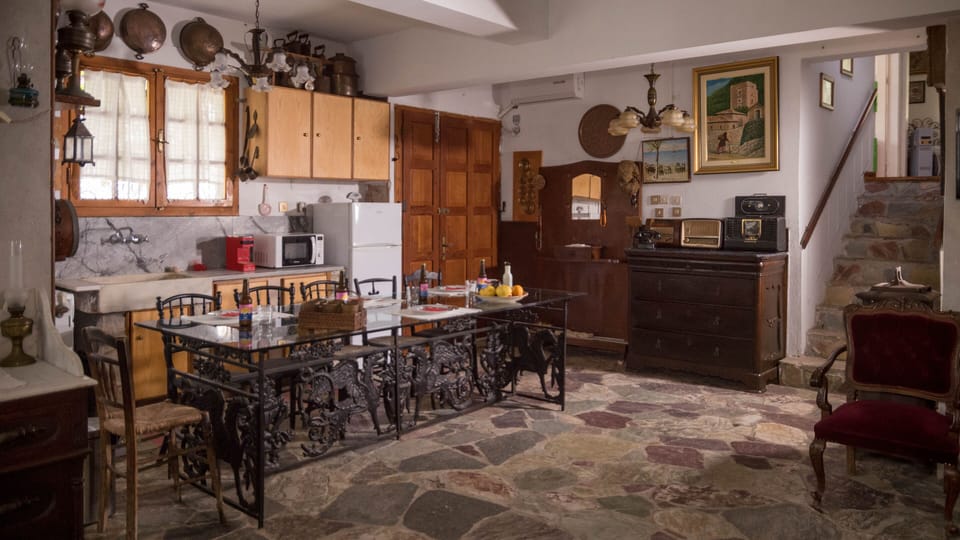 Traditional House | Private kitchen | Full-size fridge, oven, stovetop, electric kettle