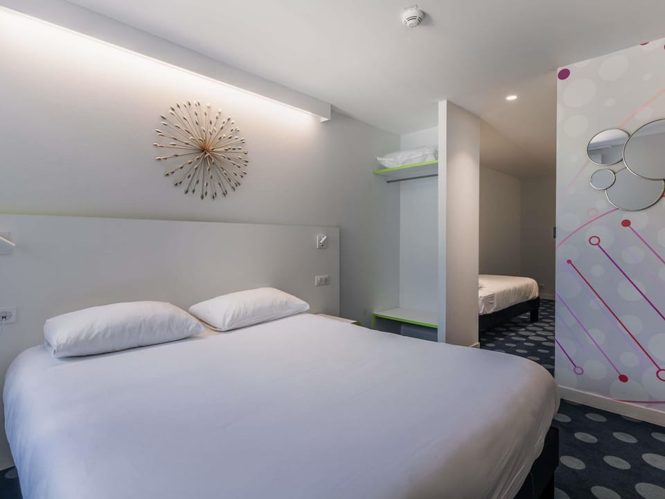 Family Suite | Premium bedding, pillowtop beds, blackout drapes, soundproofing