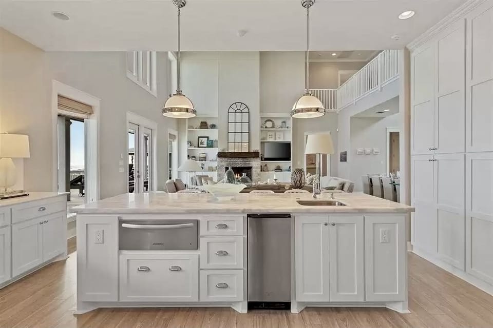 House, 6 Bedrooms | Private kitchen | Coffee/tea maker, fridge, microwave, oven