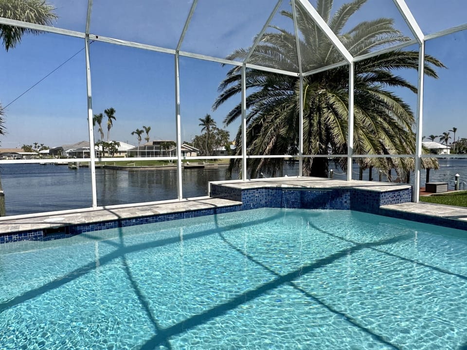 Villa Dolphin Cove - Pool and Canal
