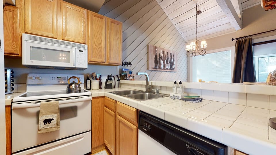 Room, Indoors, Kitchen, Oven, Microwave