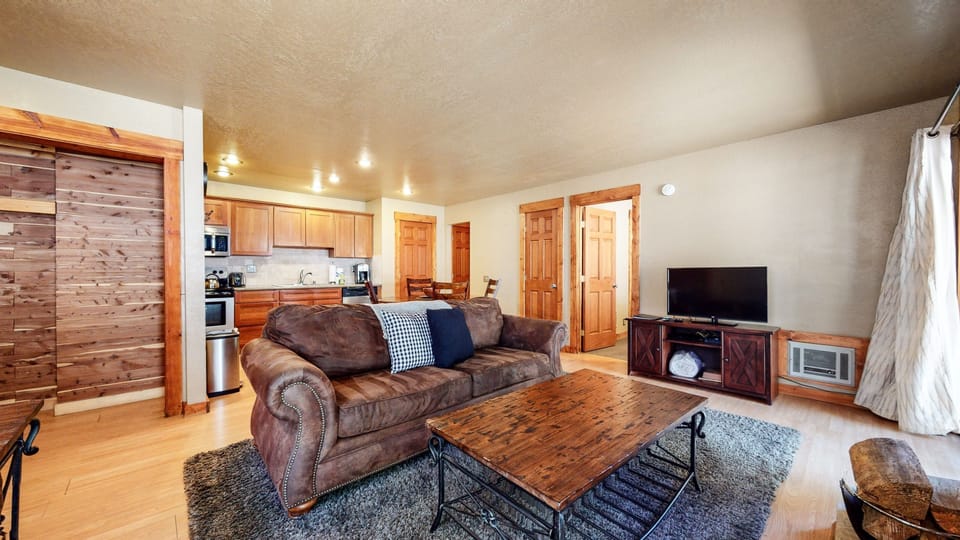 Living Room, Room, Indoors, Couch, Furniture
