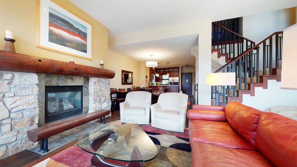 Living Room, Indoors, Room, Couch, Furniture