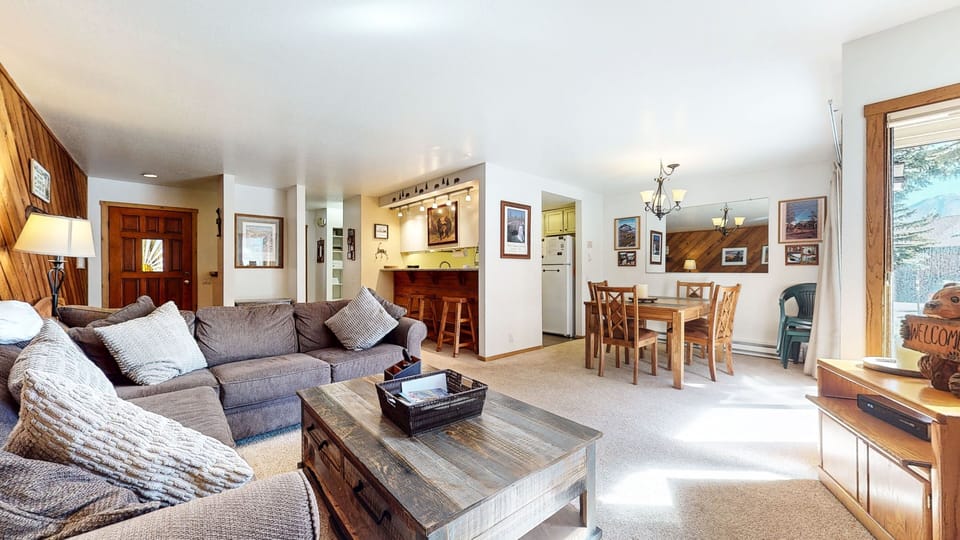 Home Decor, Furniture, Indoors, Living Room, Room