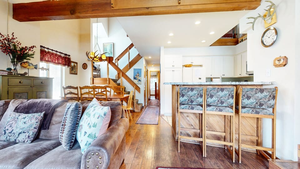 Indoors, Furniture, Living Room, Hardwood, Home Decor