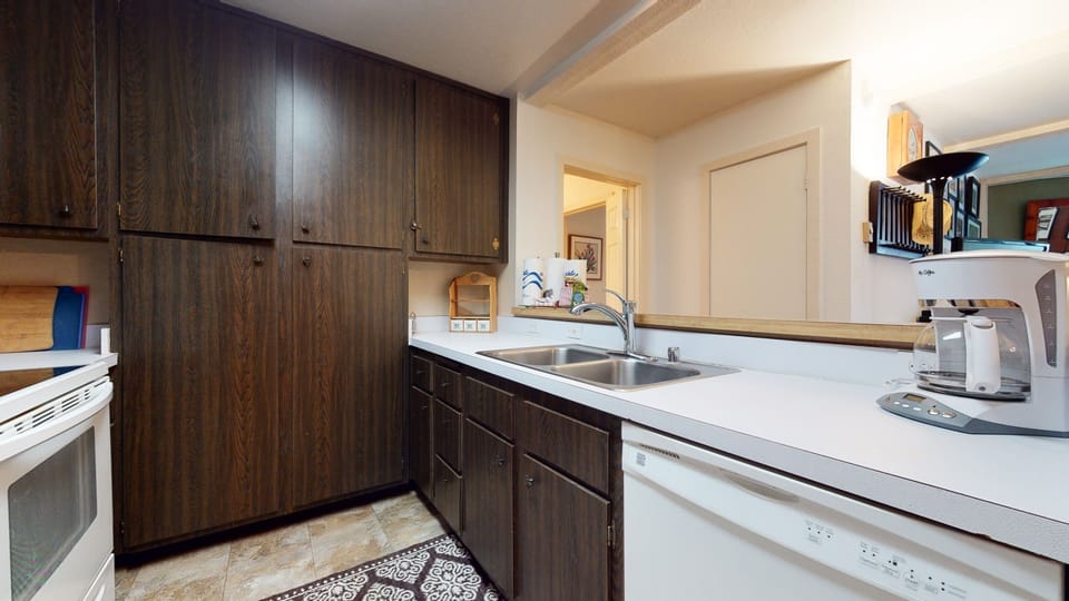 Room, Indoors, Furniture, Kitchen, Flooring