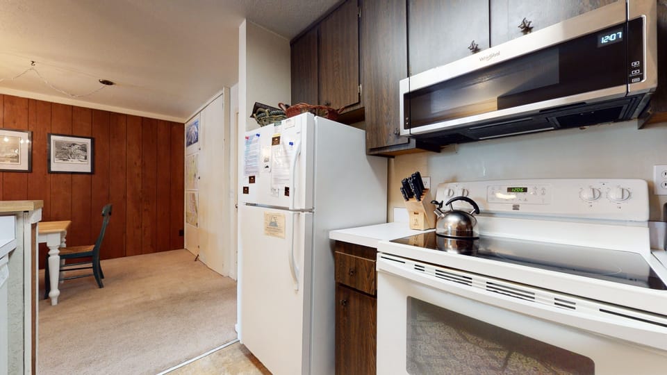 Flooring, Floor, Room, Indoors, Refrigerator