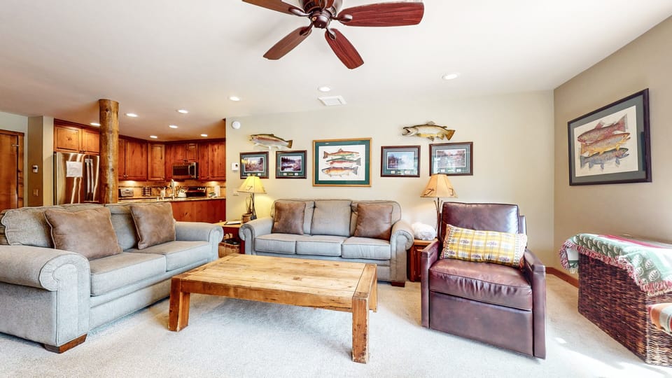 Home Decor, Furniture, Indoors, Living Room, Room