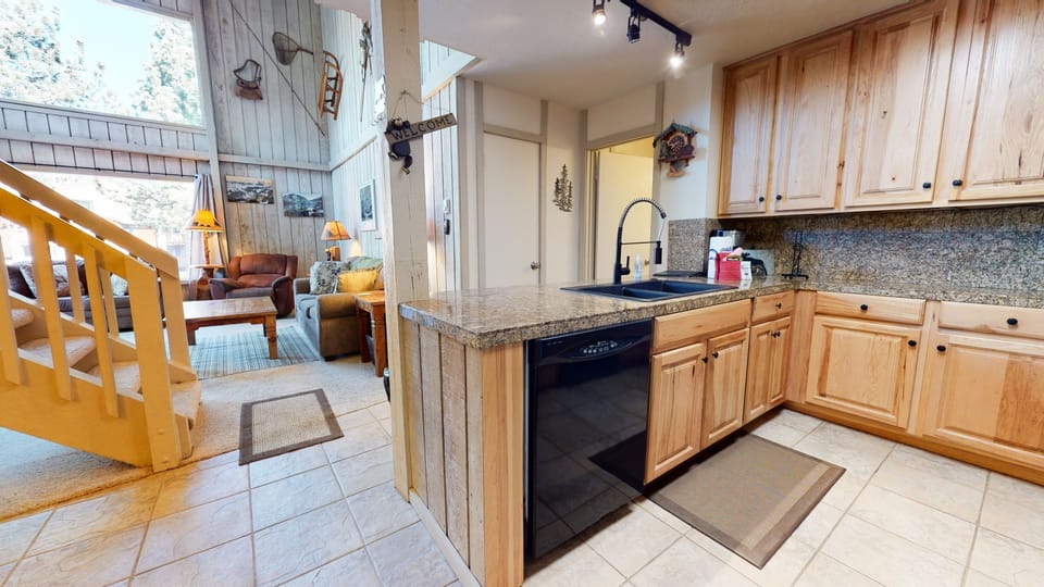 Flooring, Floor, Indoors, Room, Hardwood