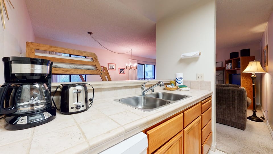 Indoors, Room, Flooring, Furniture, Building