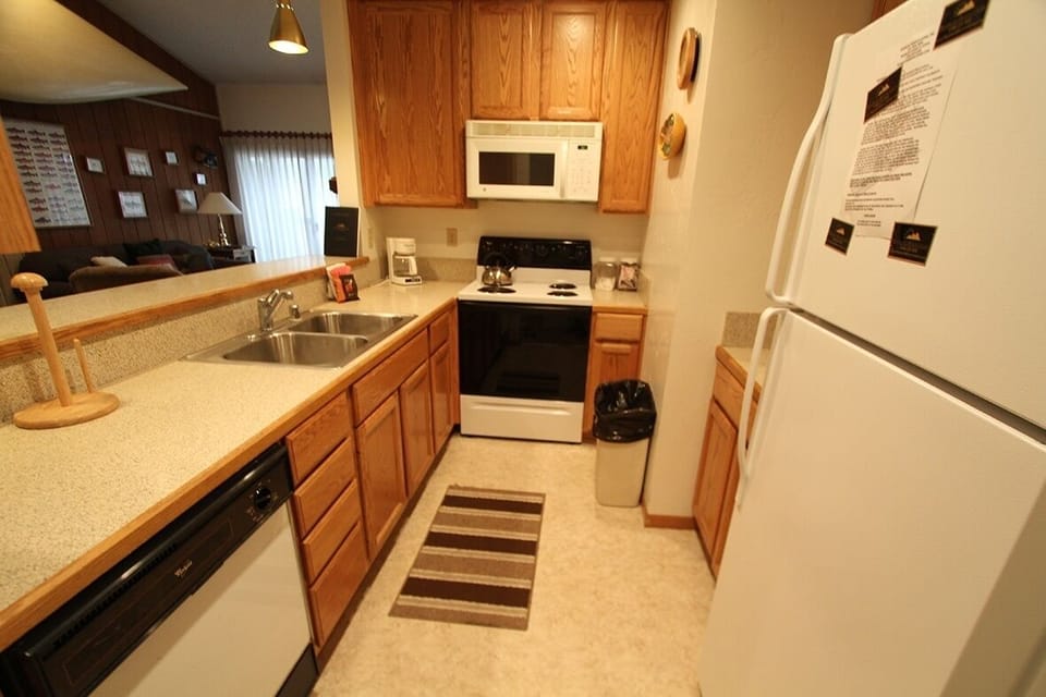 Indoors, Room, Microwave, Oven, Refrigerator