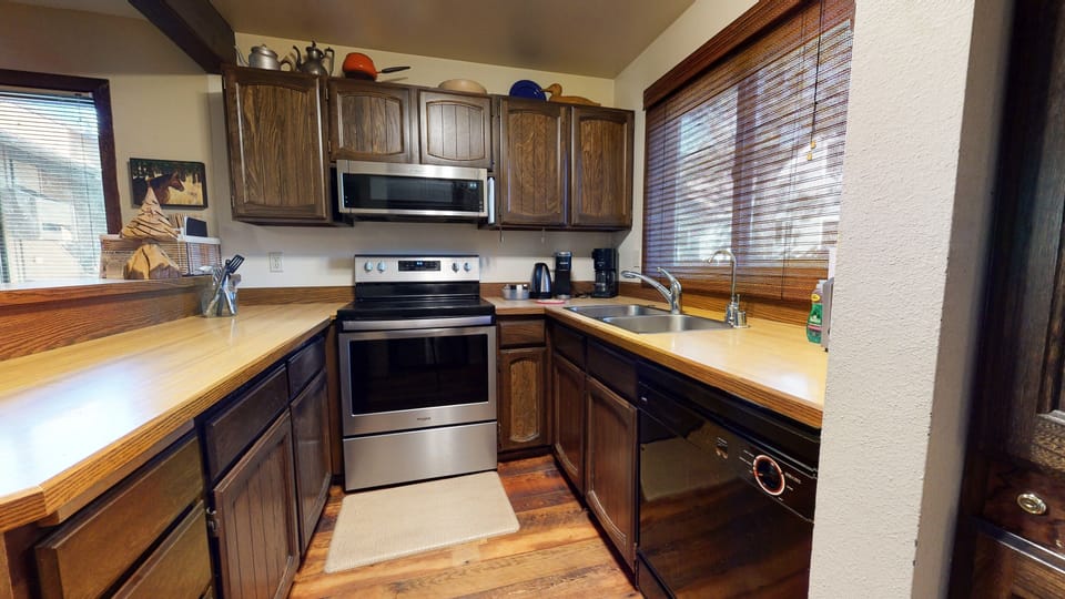 Room, Indoors, Oven, Microwave, Flooring