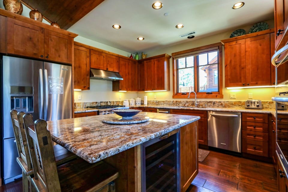 Room, Indoors, Kitchen Island, Flooring, Hardwood