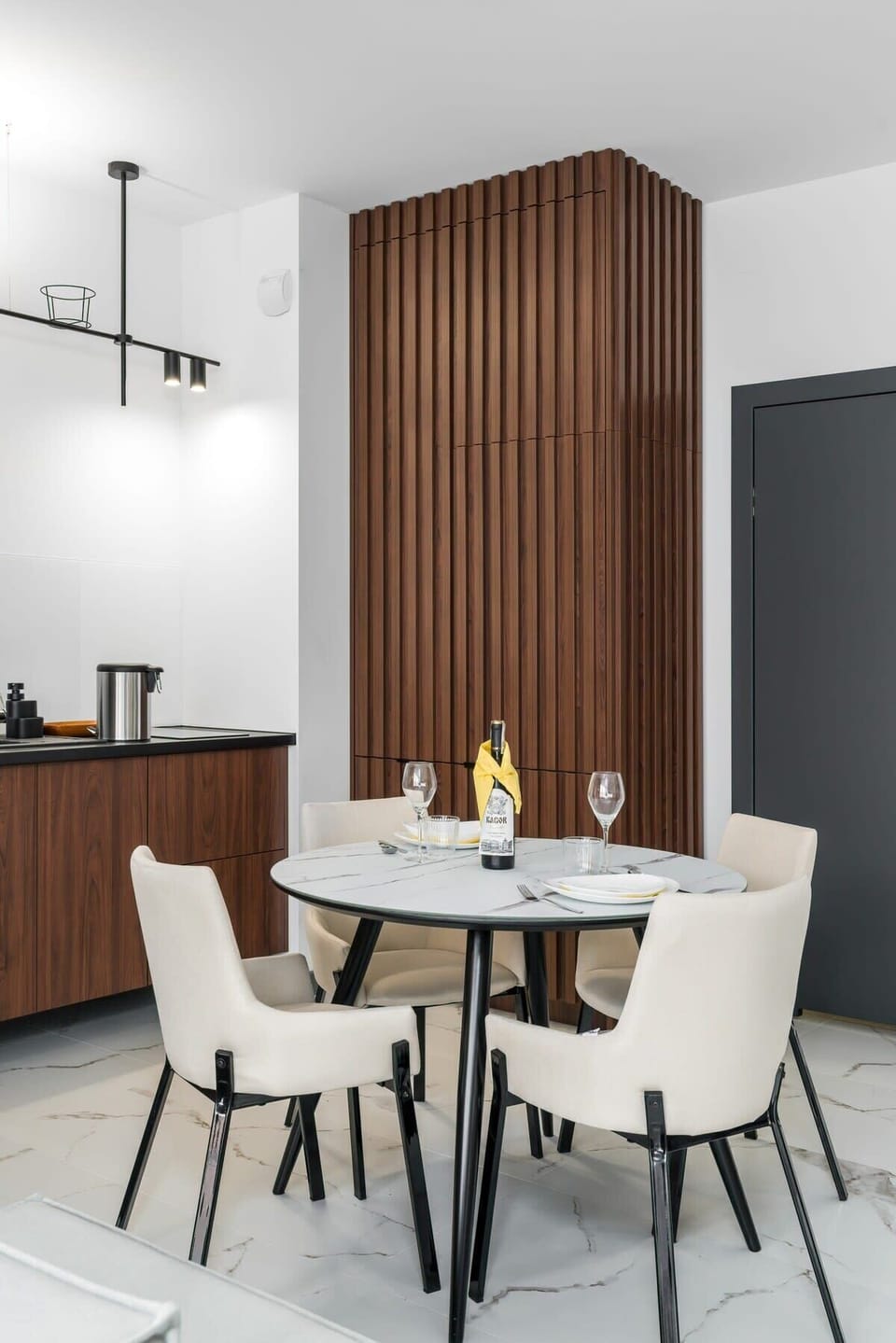 Another view of the dining area, combining modern furniture with elegant touches.